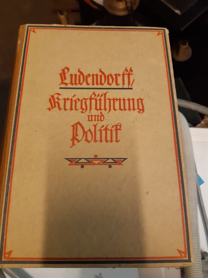 Bücher über deutsche Geschichte, wirklich sehr alt