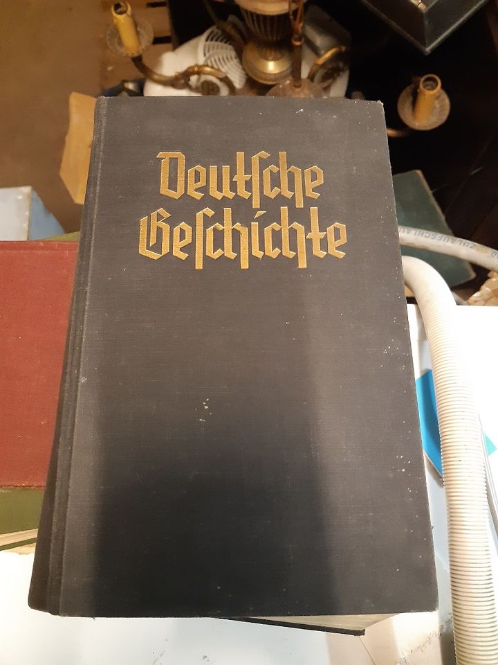 Bücher über deutsche Geschichte, wirklich sehr alt