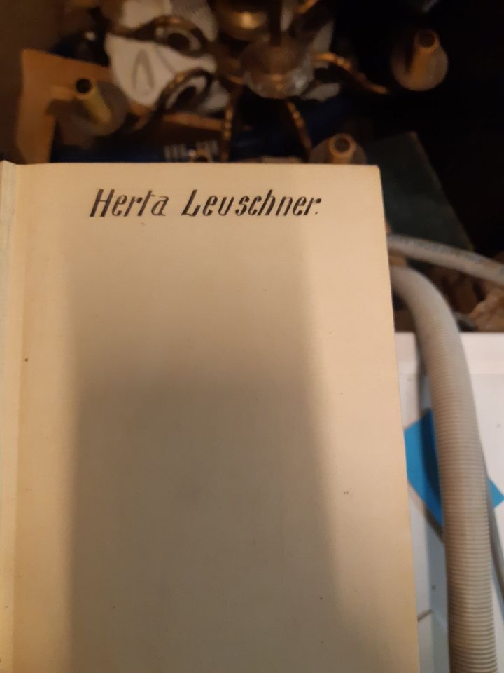 Bücher über deutsche Geschichte, wirklich sehr alt