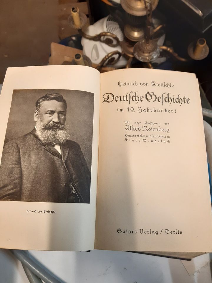 Bücher über deutsche Geschichte, wirklich sehr alt